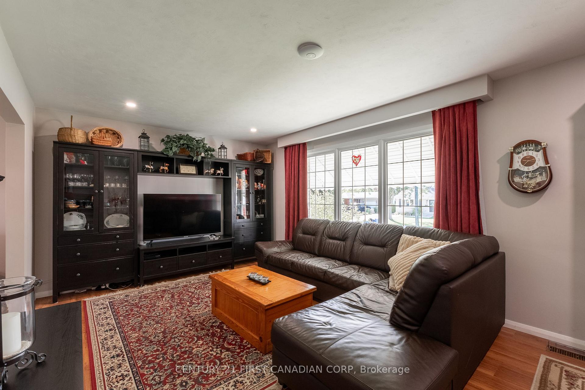 Photo 6 of 53 Dunwich Drive, St. Thomas — HOMEH