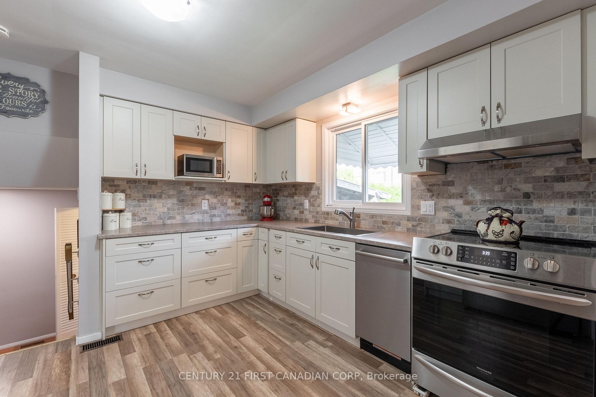 Photo 11 of 53 Dunwich Drive, St. Thomas — HOMEH