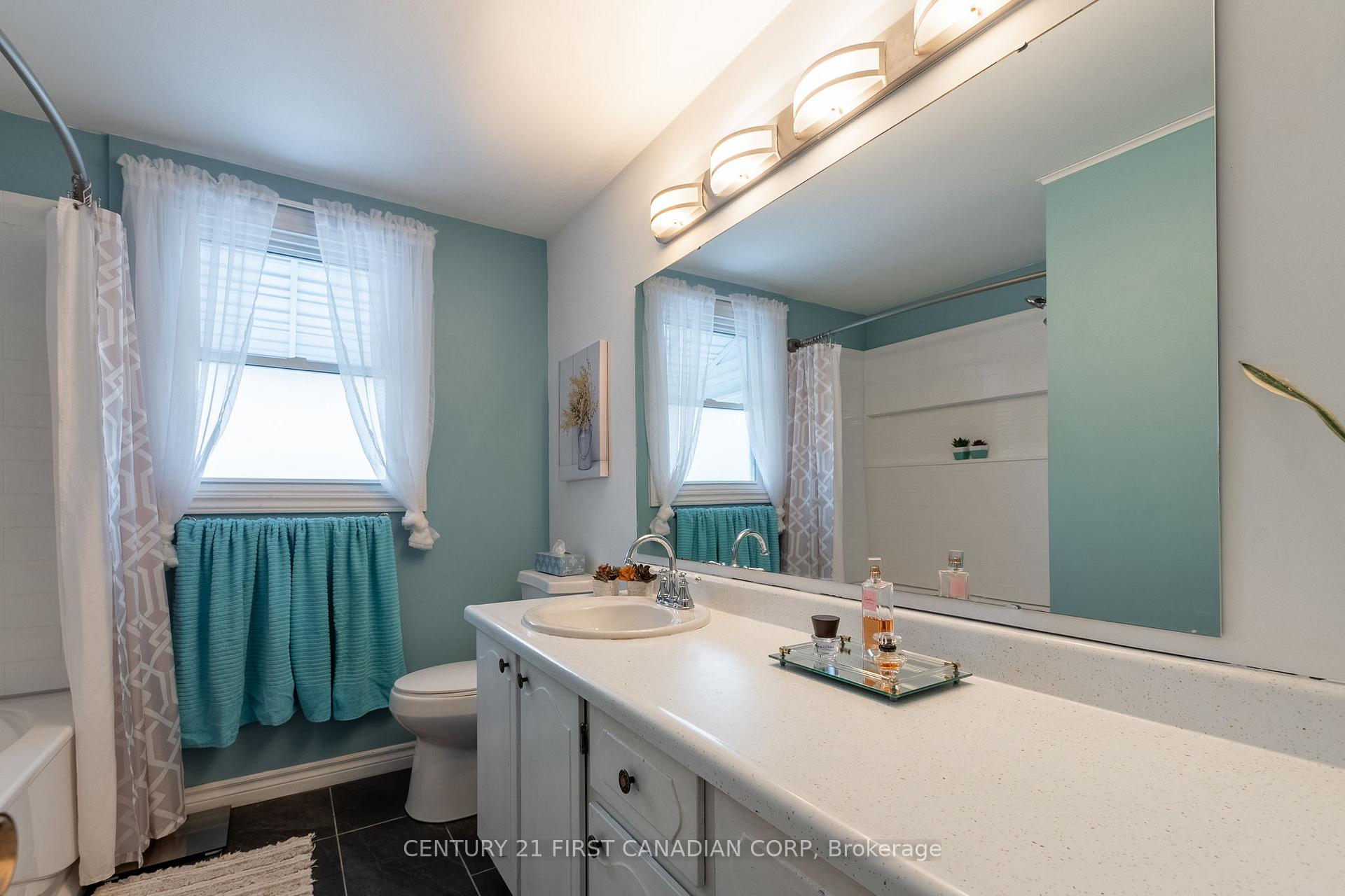Photo 17 of 53 Dunwich Drive, St. Thomas — HOMEH