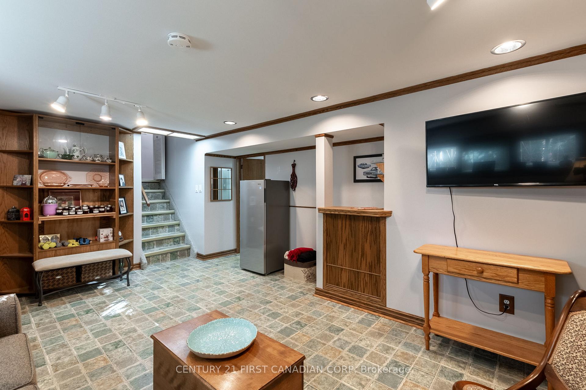 Photo 21 of 53 Dunwich Drive, St. Thomas — HOMEH