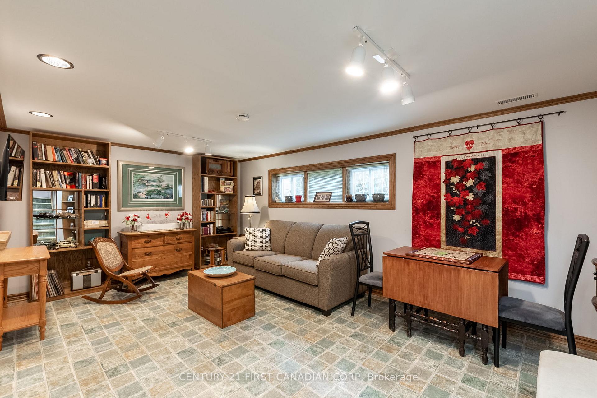Photo 22 of 53 Dunwich Drive, St. Thomas — HOMEH