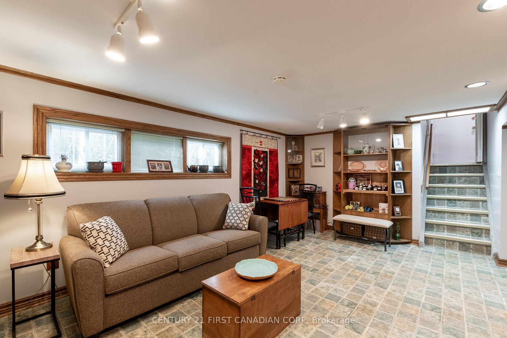 Photo 23 of 53 Dunwich Drive, St. Thomas — HOMEH