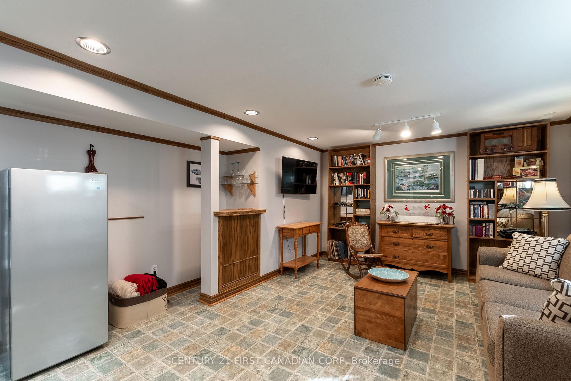 Photo 24 of 53 Dunwich Drive, St. Thomas — HOMEH