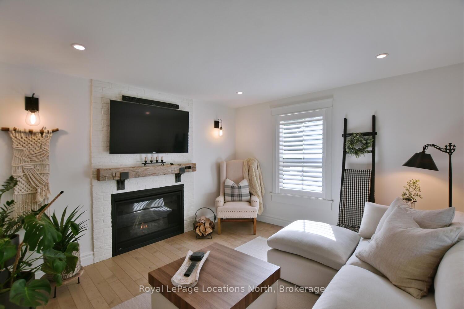 Photo 4 of 44 Napier Street E, Blue Mountains — HOMEH