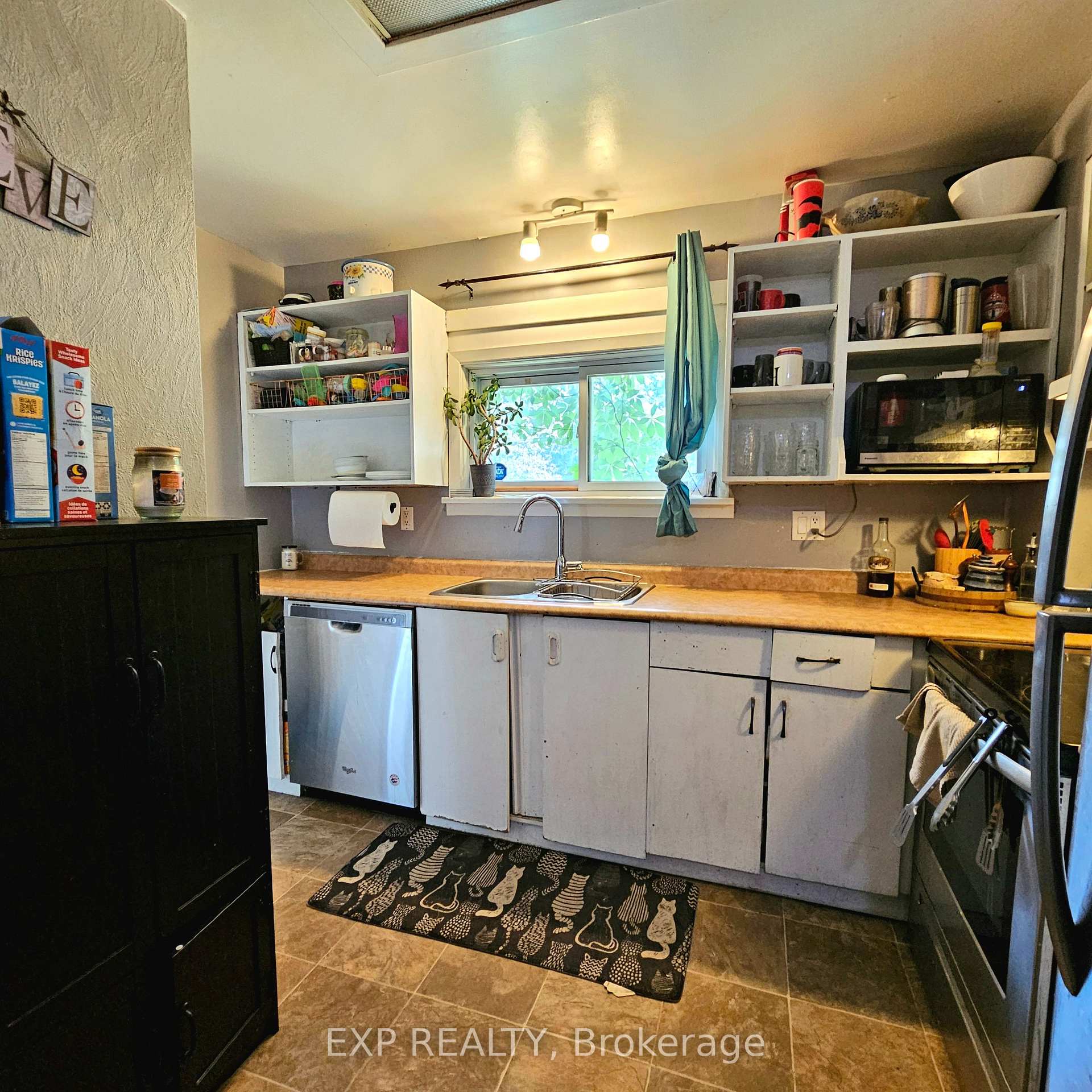 Photo 6 of 98 Pine Street, Belleville, Belleville Ward — HOMEH
