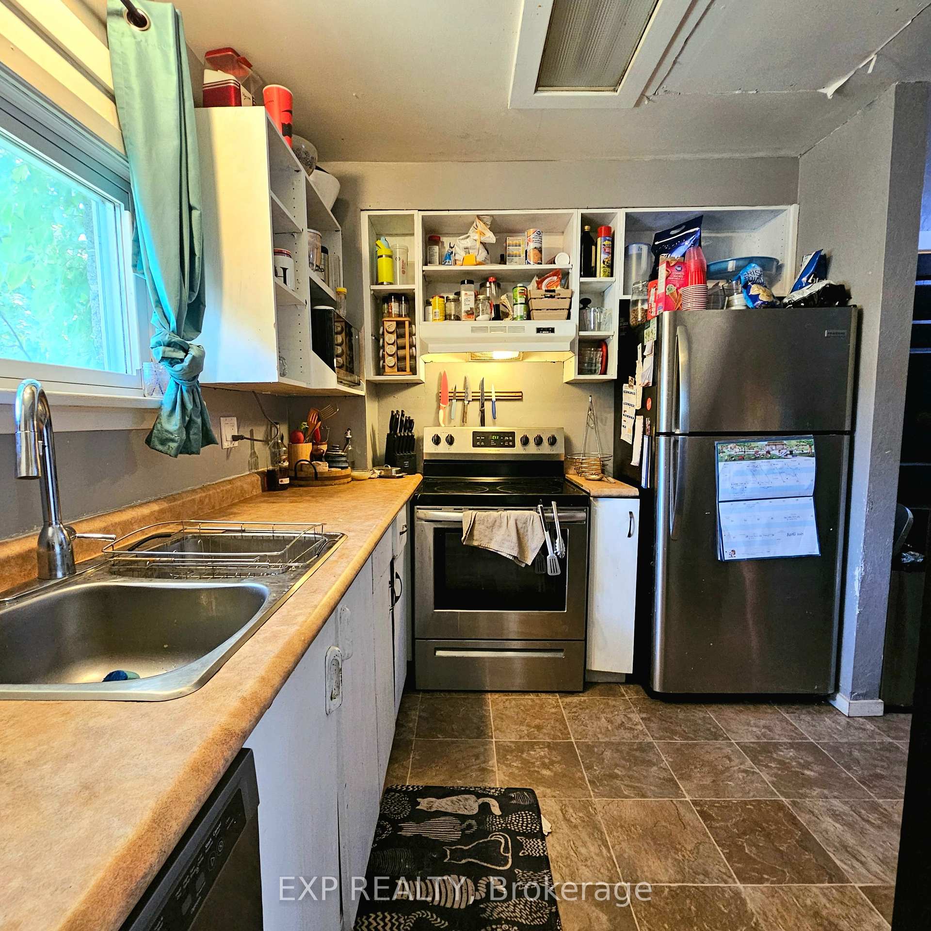 Photo 8 of 98 Pine Street, Belleville, Belleville Ward — HOMEH
