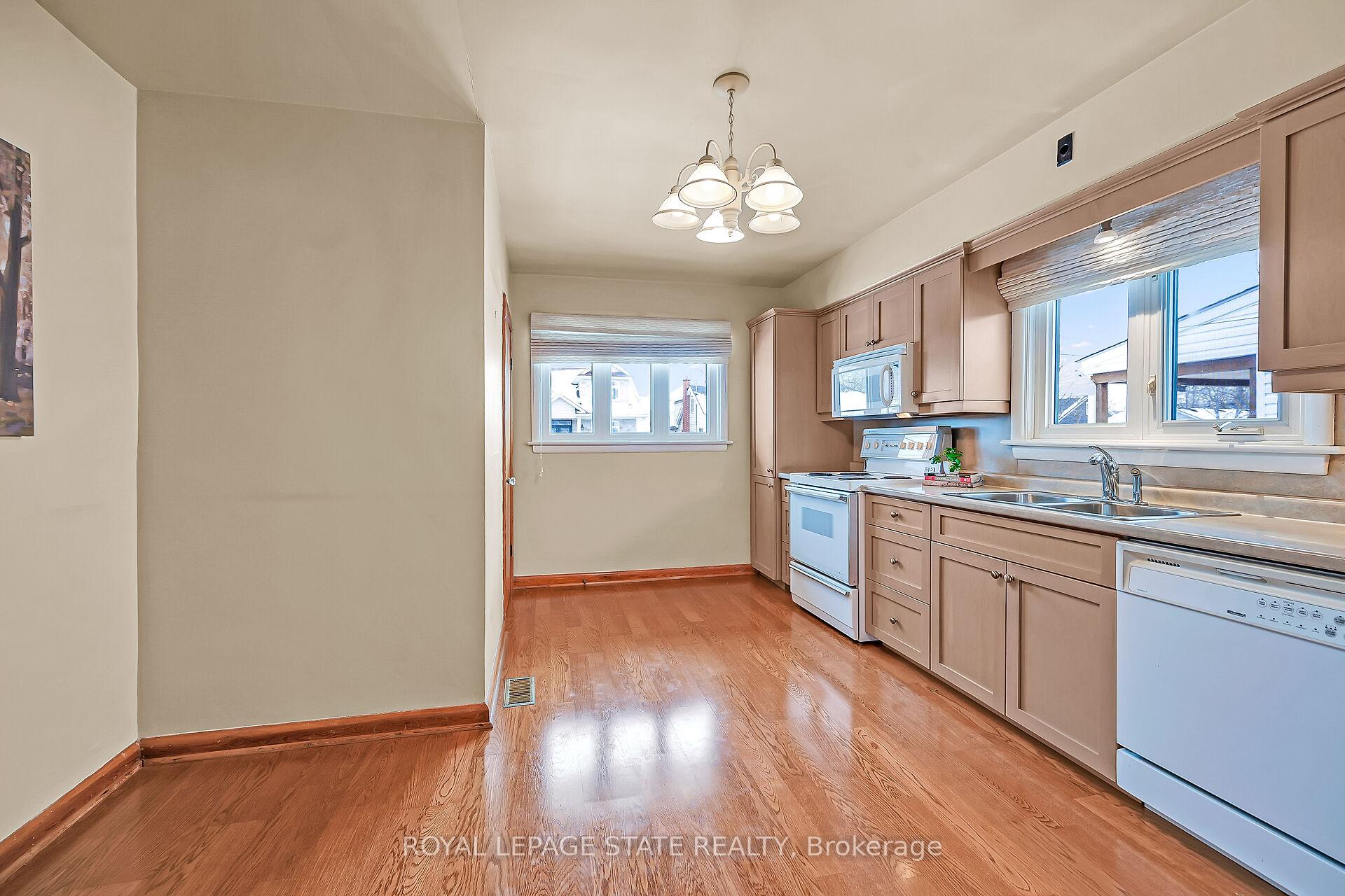 Photo 12 of 118 Charlotte Street, Hamilton, Rosedale — HOMEH