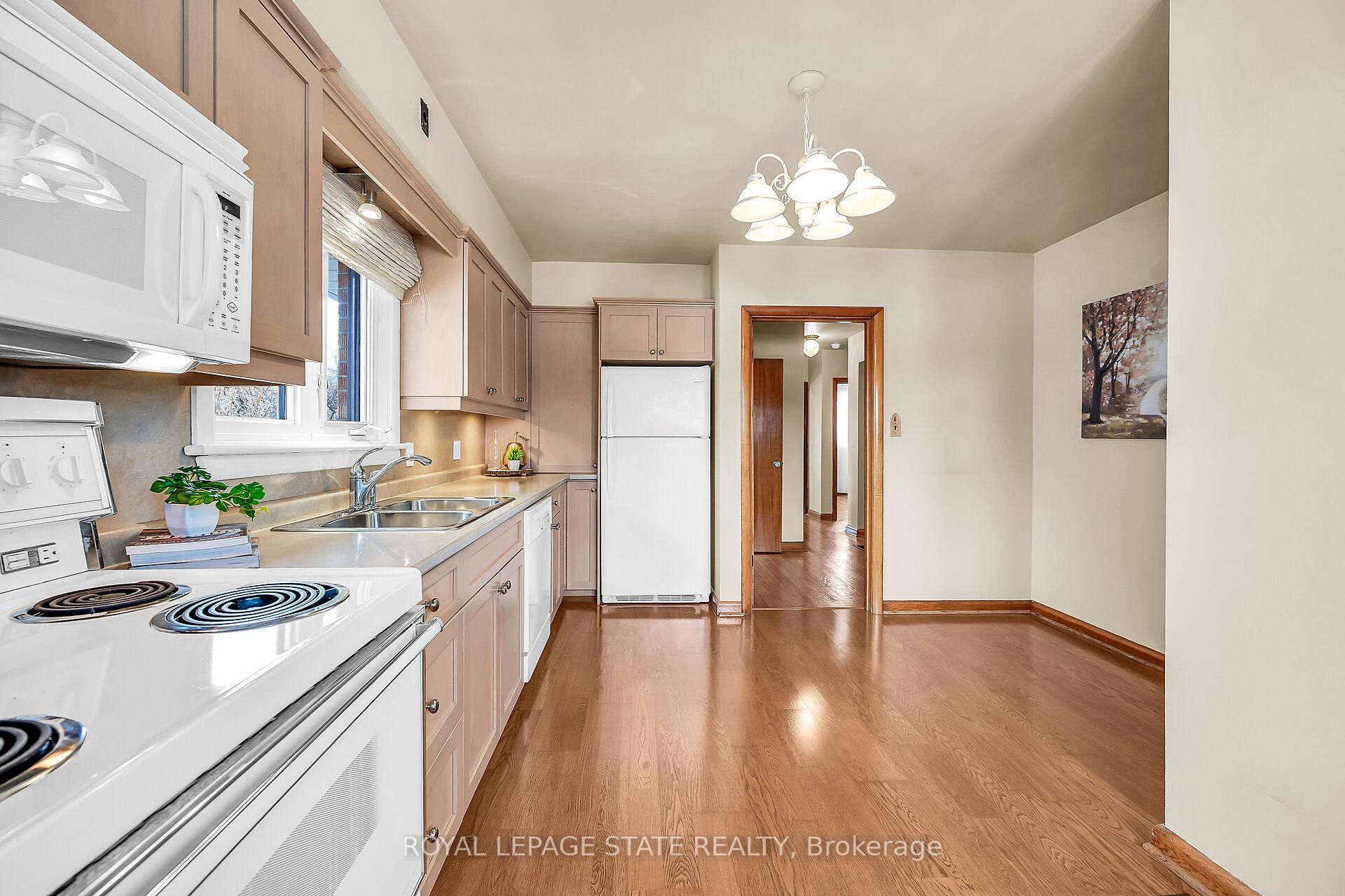 Photo 14 of 118 Charlotte Street, Hamilton, Rosedale — HOMEH