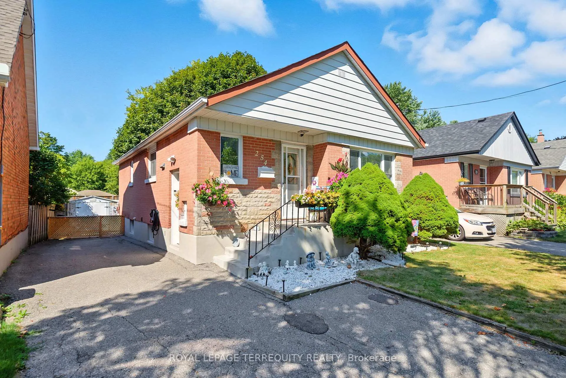 Photo 2 of 254 Cadillac Avenue S, Oshawa, Central — HOMEH