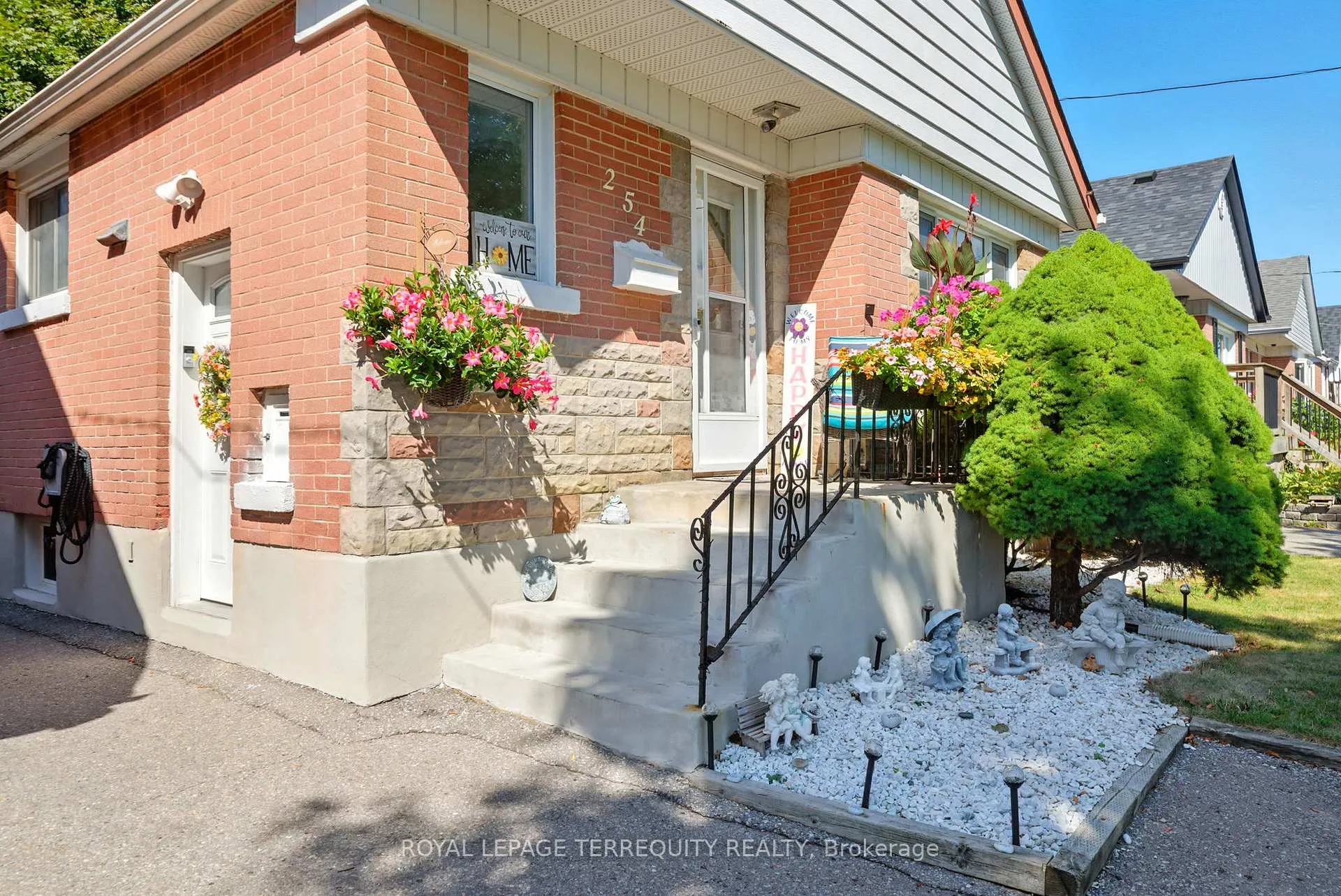 Photo 3 of 254 Cadillac Avenue S, Oshawa, Central — HOMEH