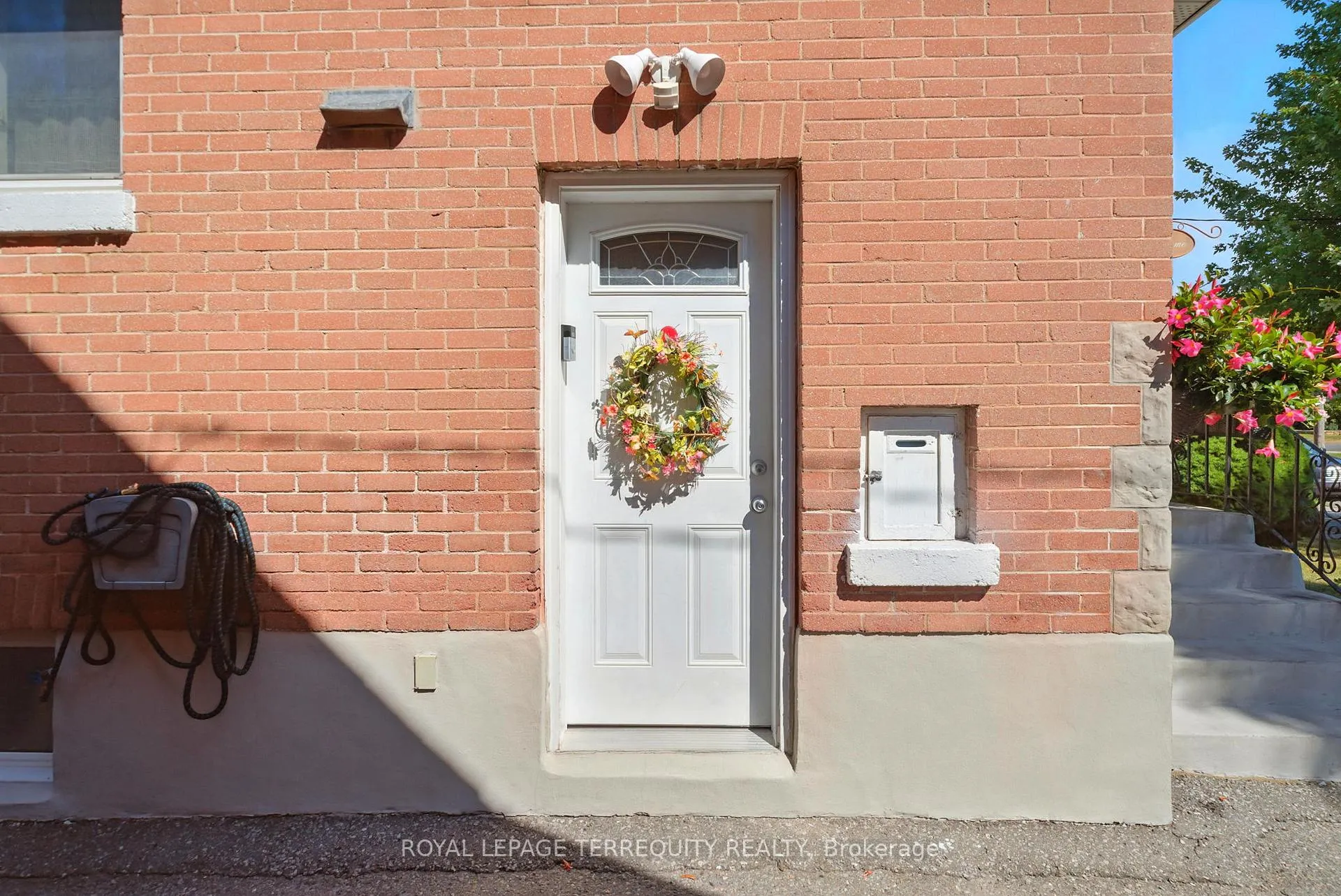 Photo 4 of 254 Cadillac Avenue S, Oshawa, Central — HOMEH