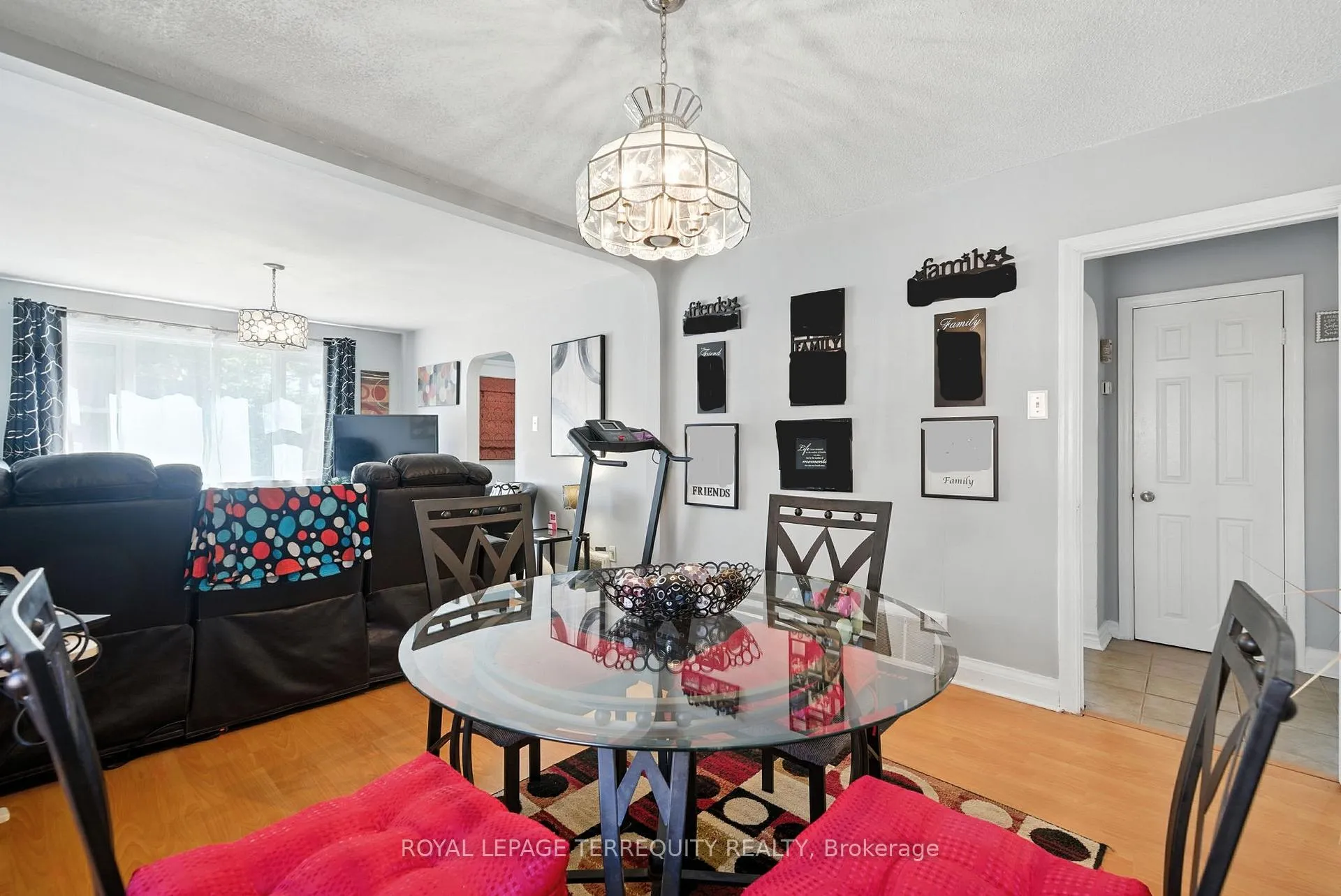 Photo 11 of 254 Cadillac Avenue S, Oshawa, Central — HOMEH