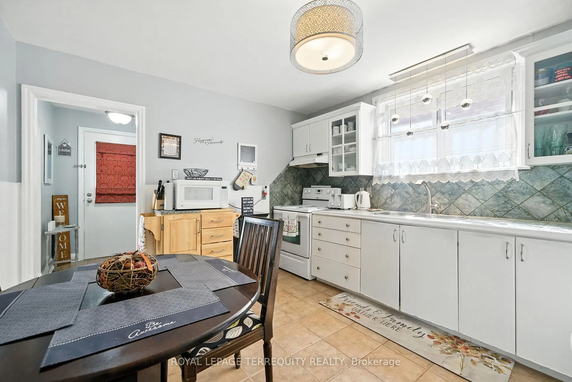 Photo 12 of 254 Cadillac Avenue S, Oshawa, Central — HOMEH