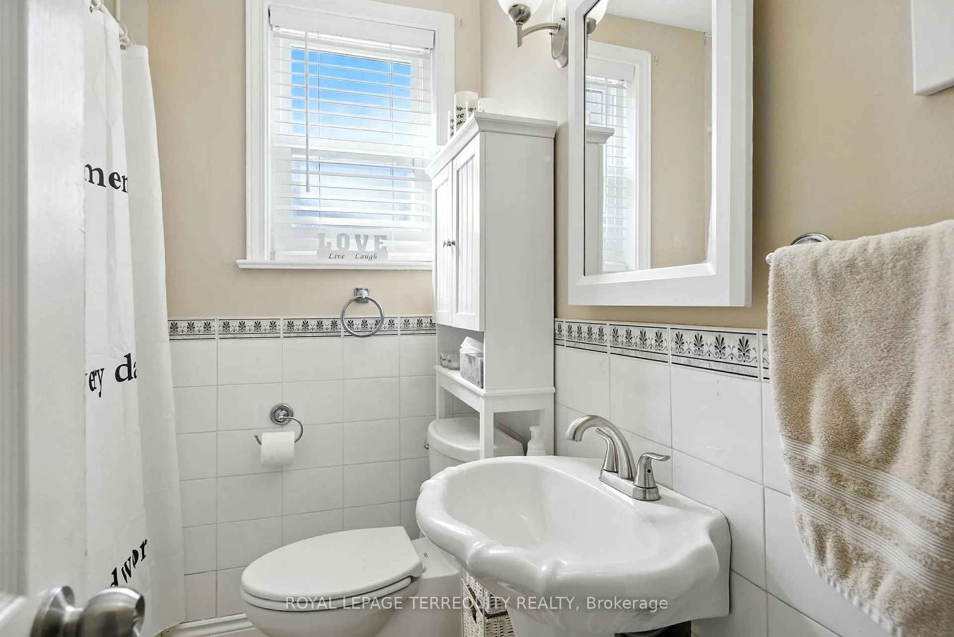 Photo 16 of 254 Cadillac Avenue S, Oshawa, Central — HOMEH