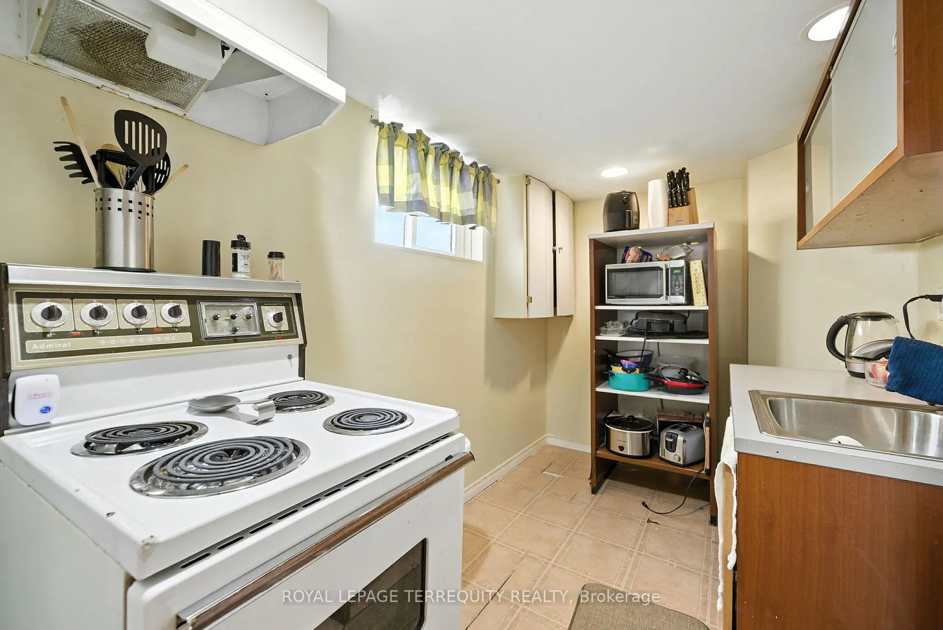 Photo 26 of 254 Cadillac Avenue S, Oshawa, Central — HOMEH
