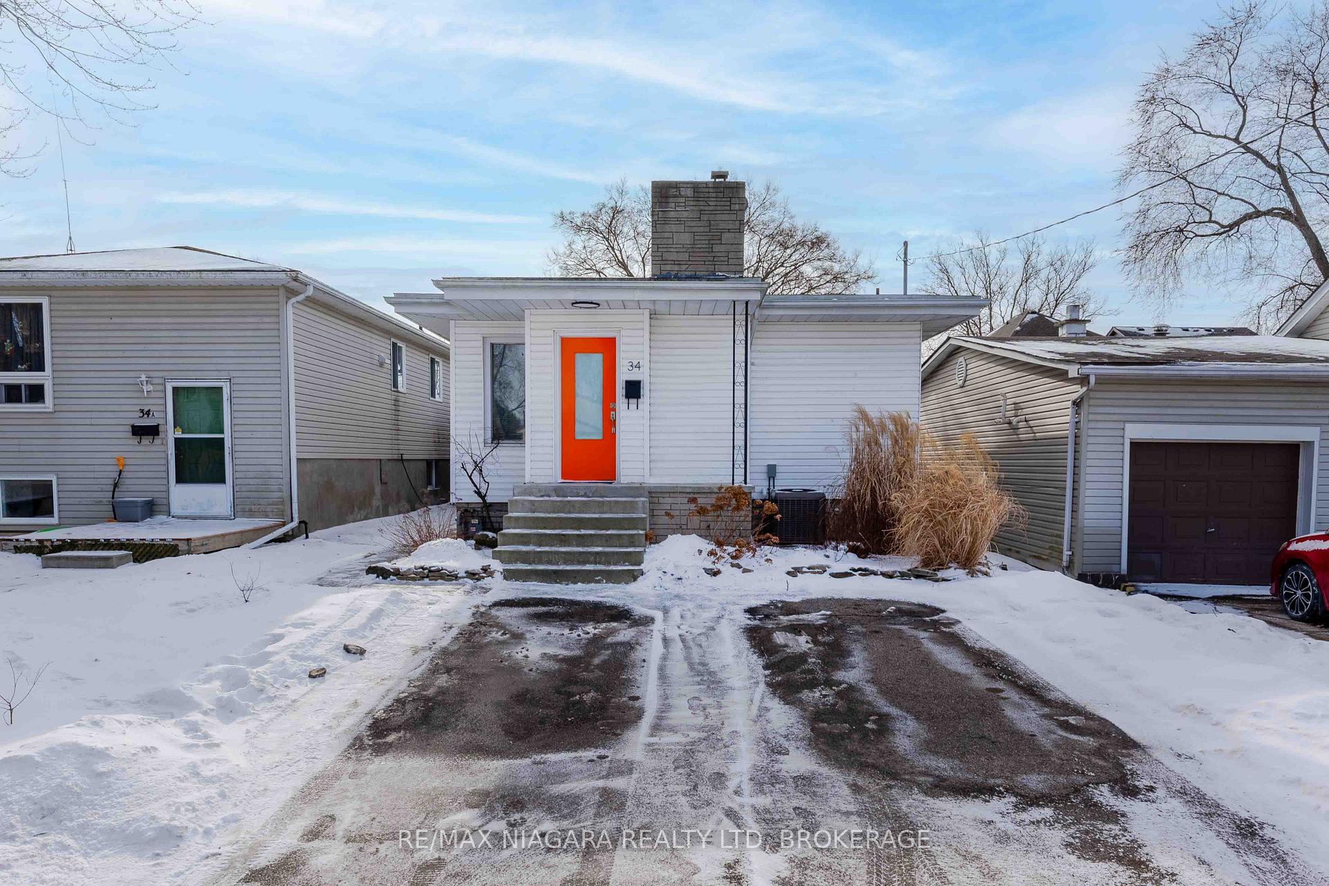 Photo 1 of 34 Durham Drive, St. Catharines, Port Weller — HOMEH