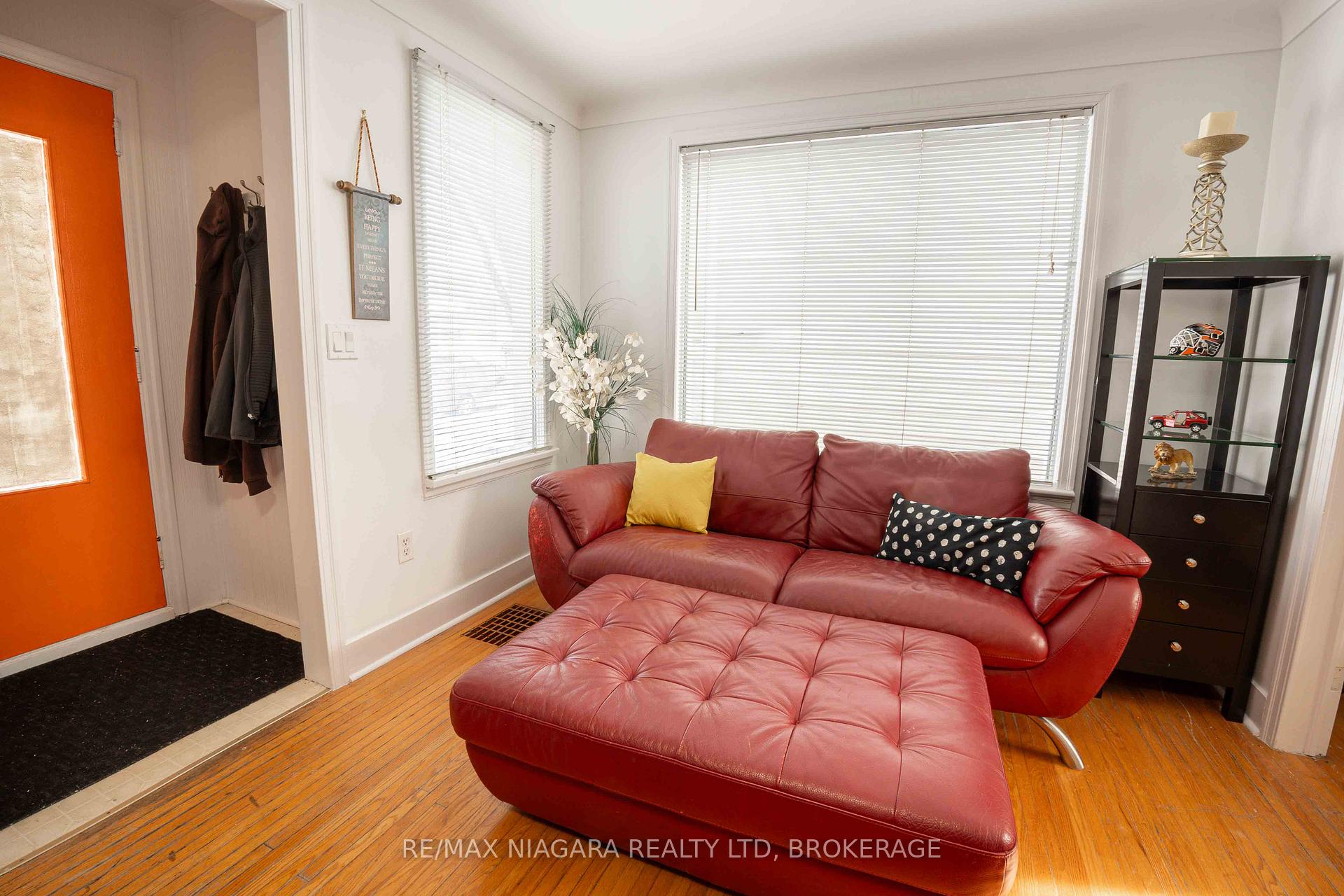 Photo 10 of 34 Durham Drive, St. Catharines, Port Weller — HOMEH