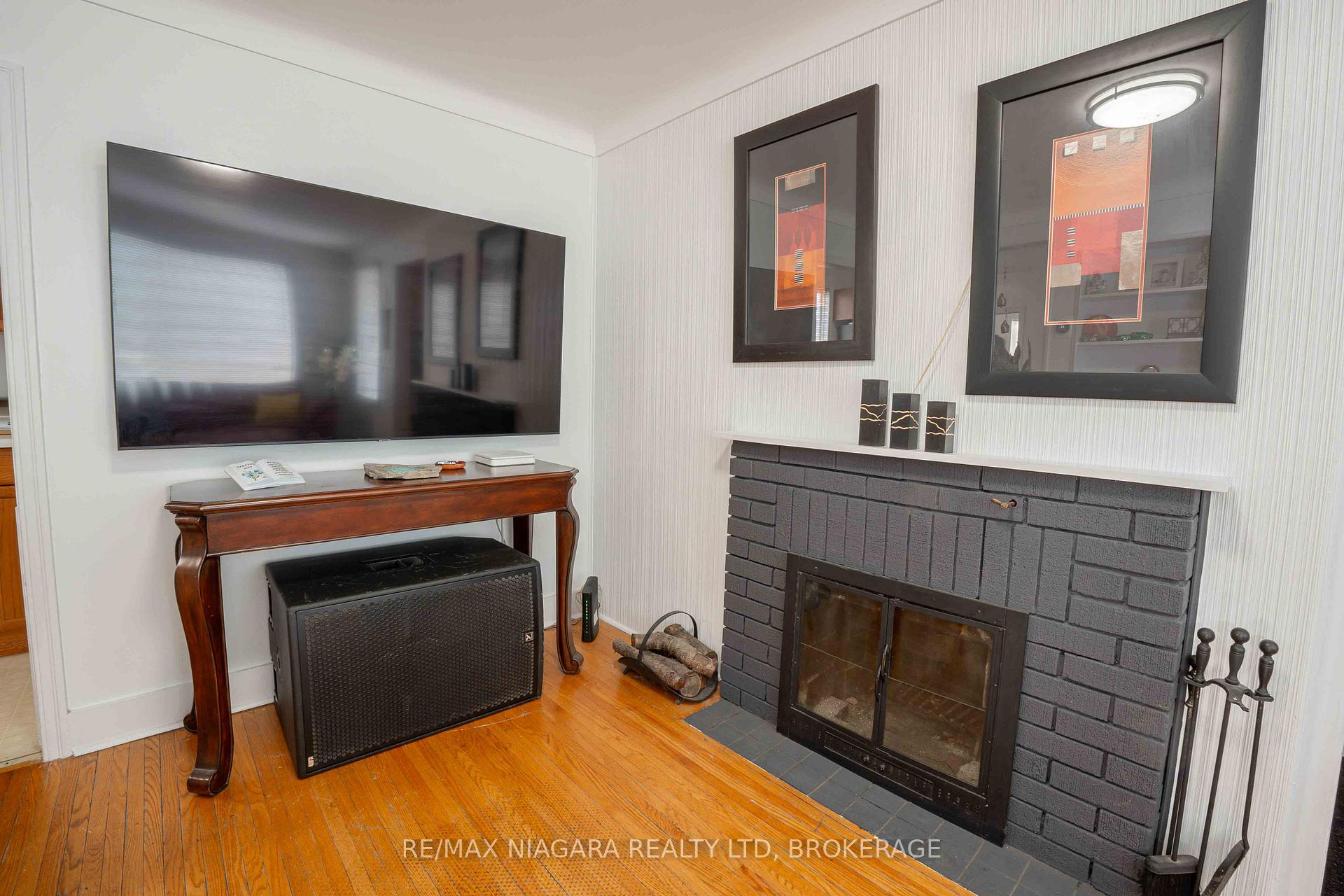 Photo 12 of 34 Durham Drive, St. Catharines, Port Weller — HOMEH