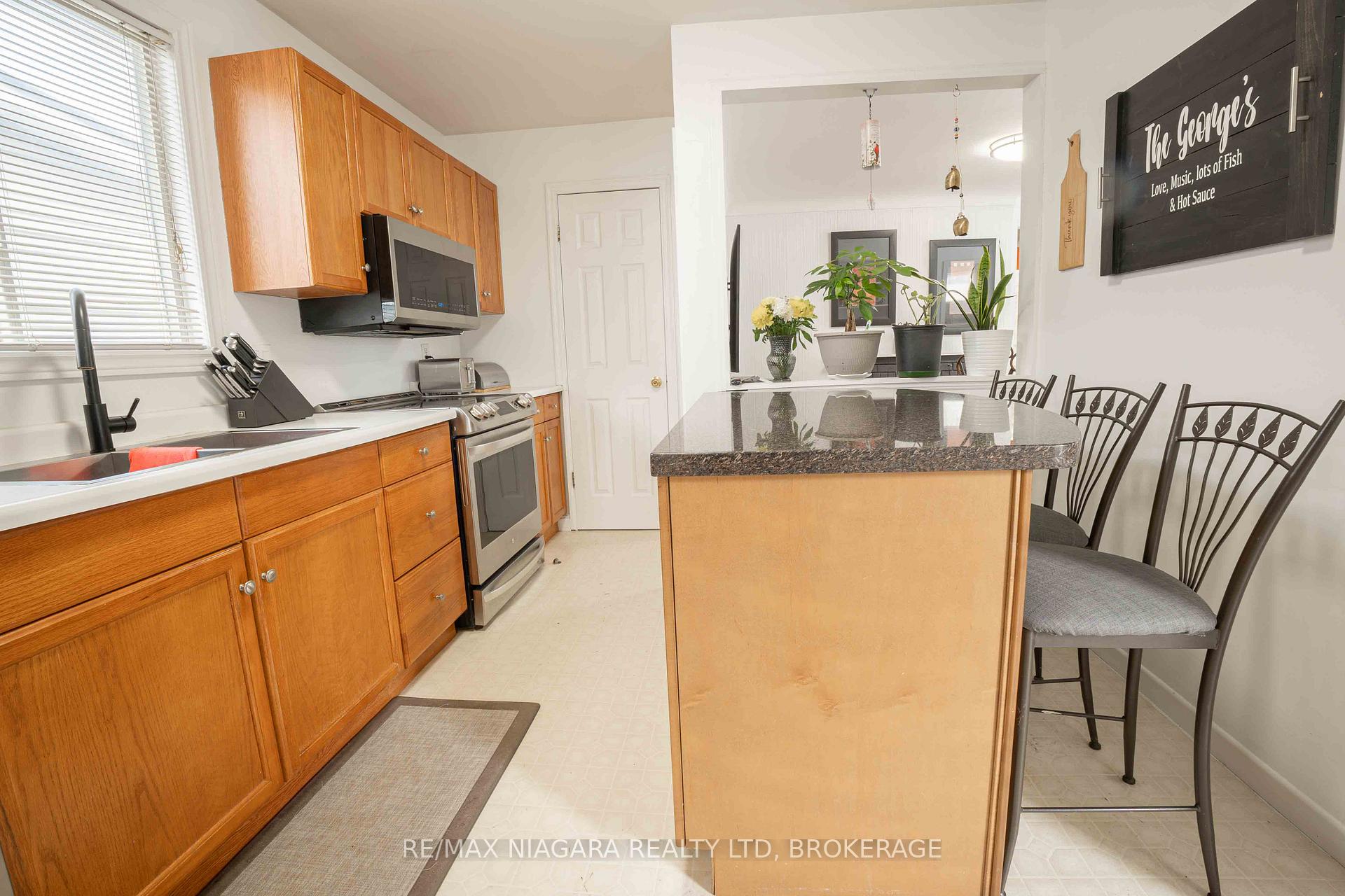 Photo 16 of 34 Durham Drive, St. Catharines, Port Weller — HOMEH