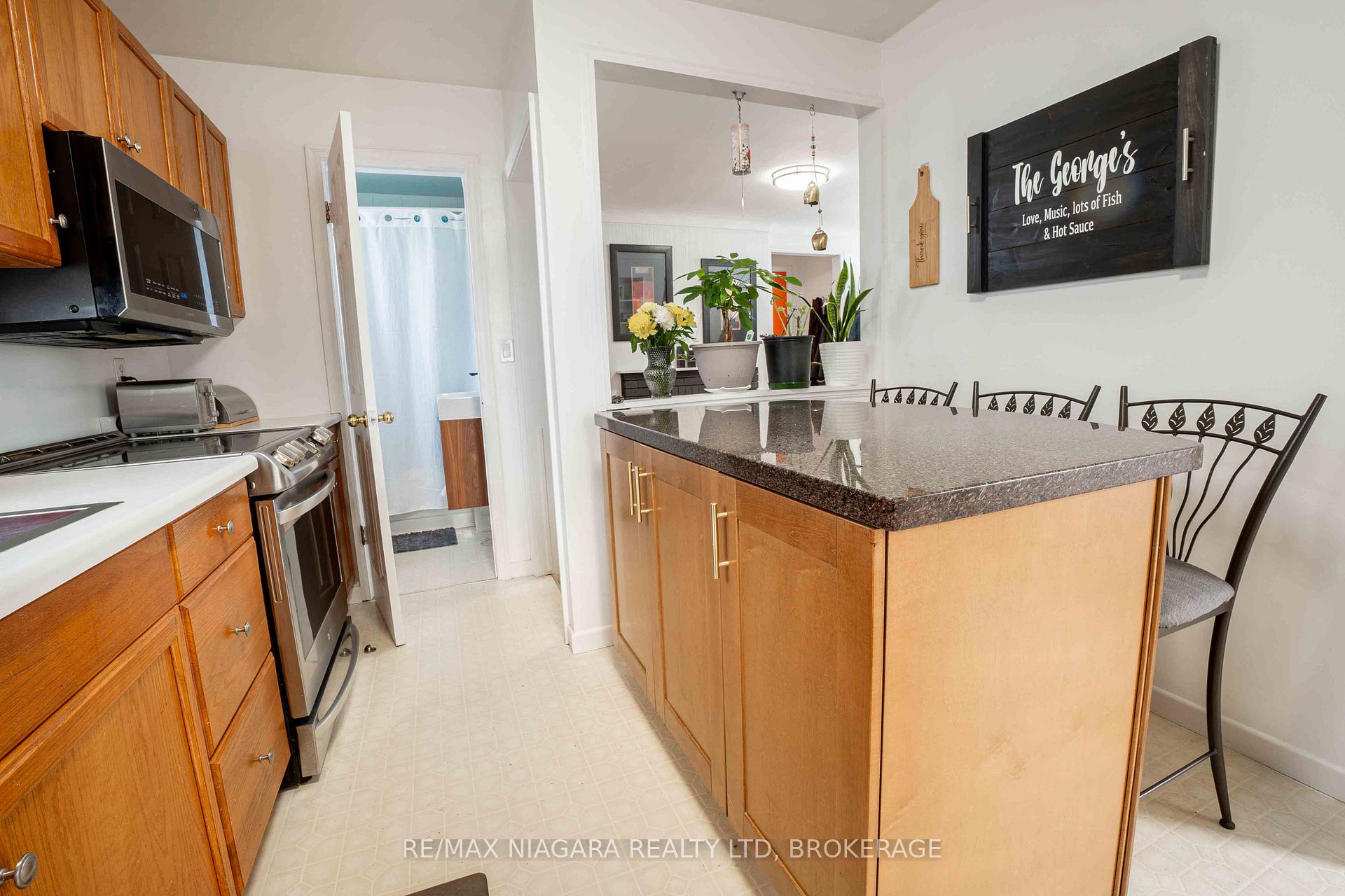 Photo 17 of 34 Durham Drive, St. Catharines, Port Weller — HOMEH