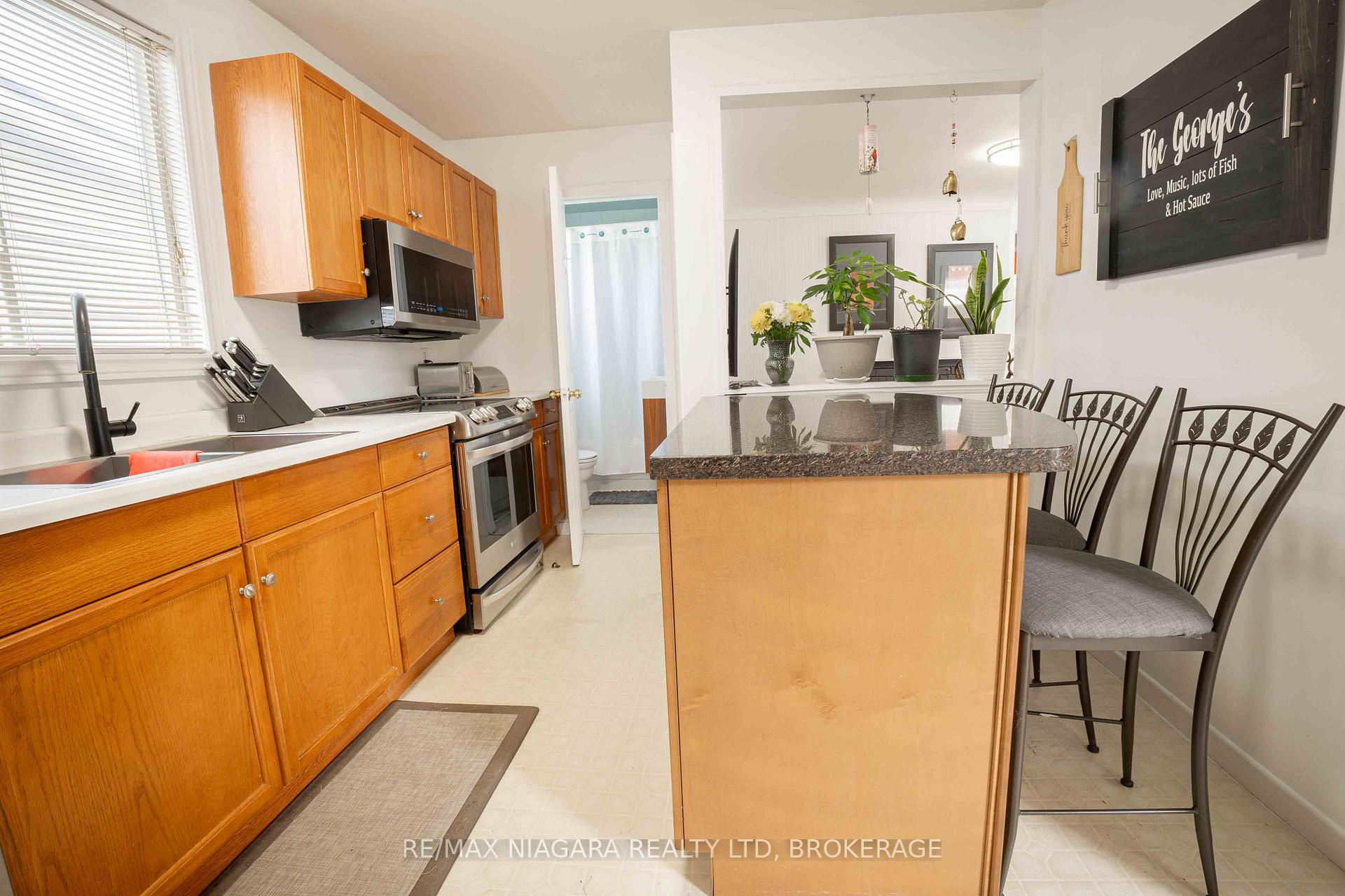 Photo 18 of 34 Durham Drive, St. Catharines, Port Weller — HOMEH