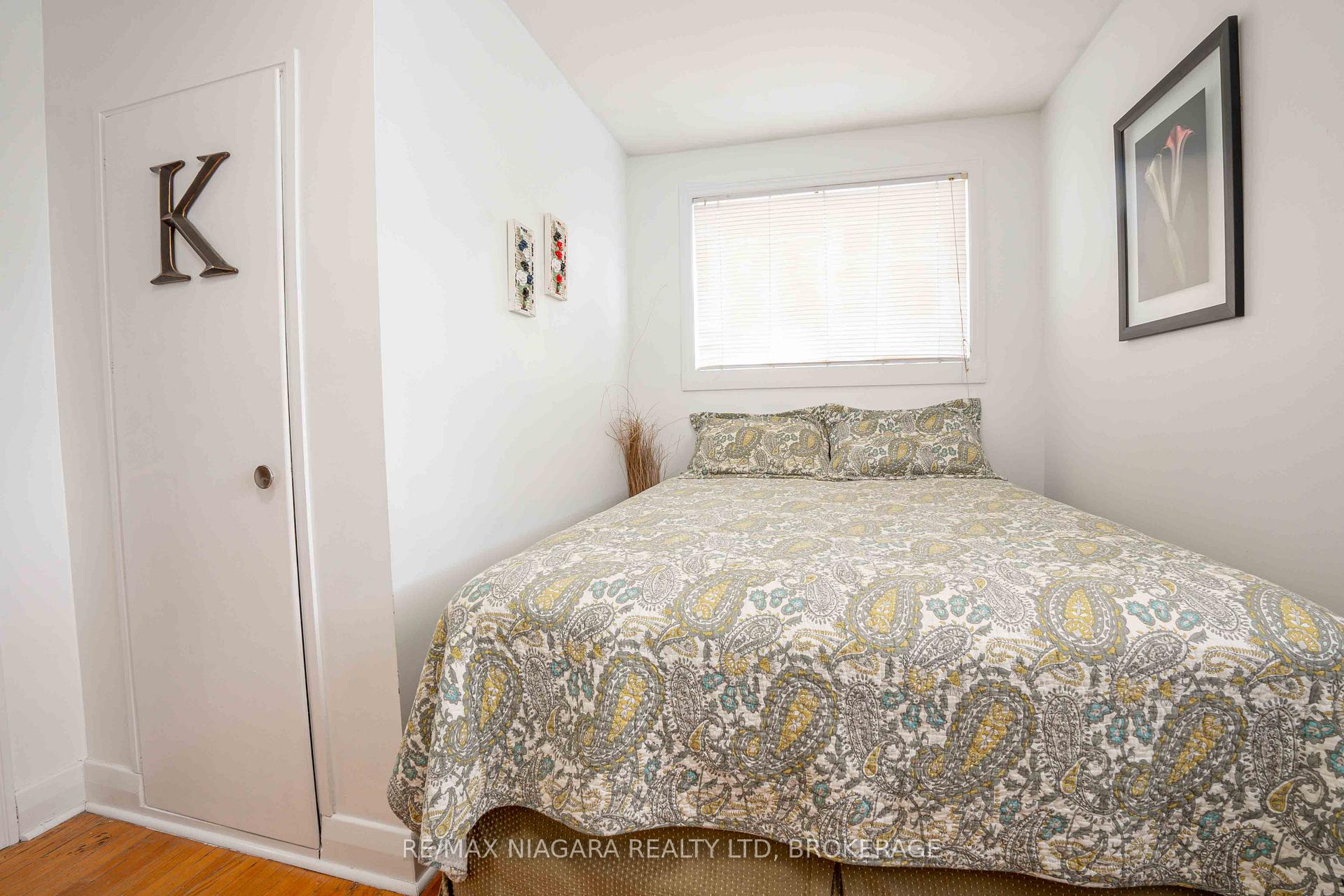 Photo 23 of 34 Durham Drive, St. Catharines, Port Weller — HOMEH