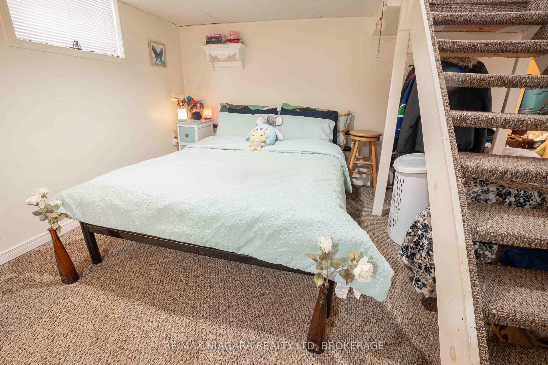 Photo 27 of 34 Durham Drive, St. Catharines, Port Weller — HOMEH