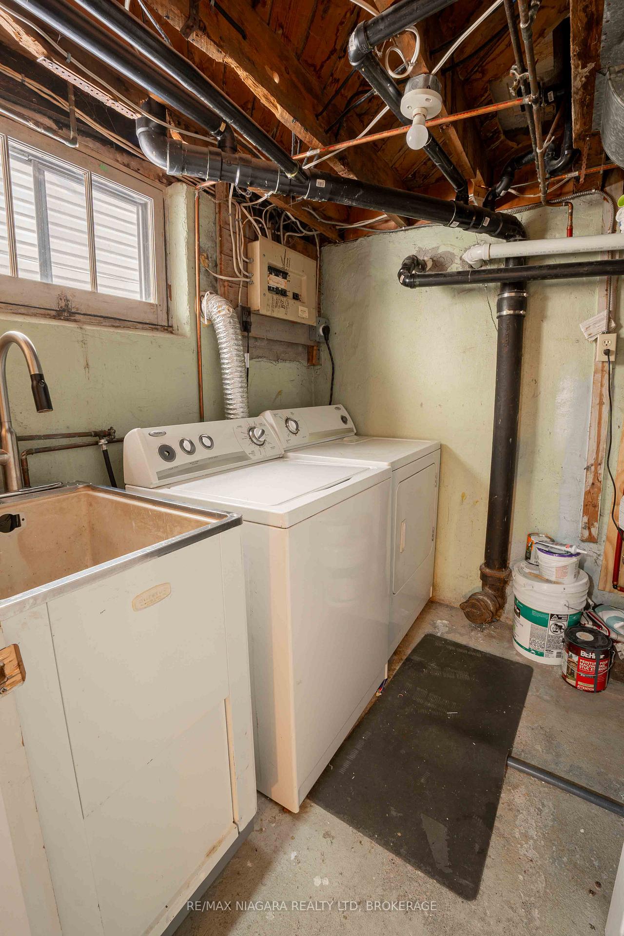 Photo 32 of 34 Durham Drive, St. Catharines, Port Weller — HOMEH