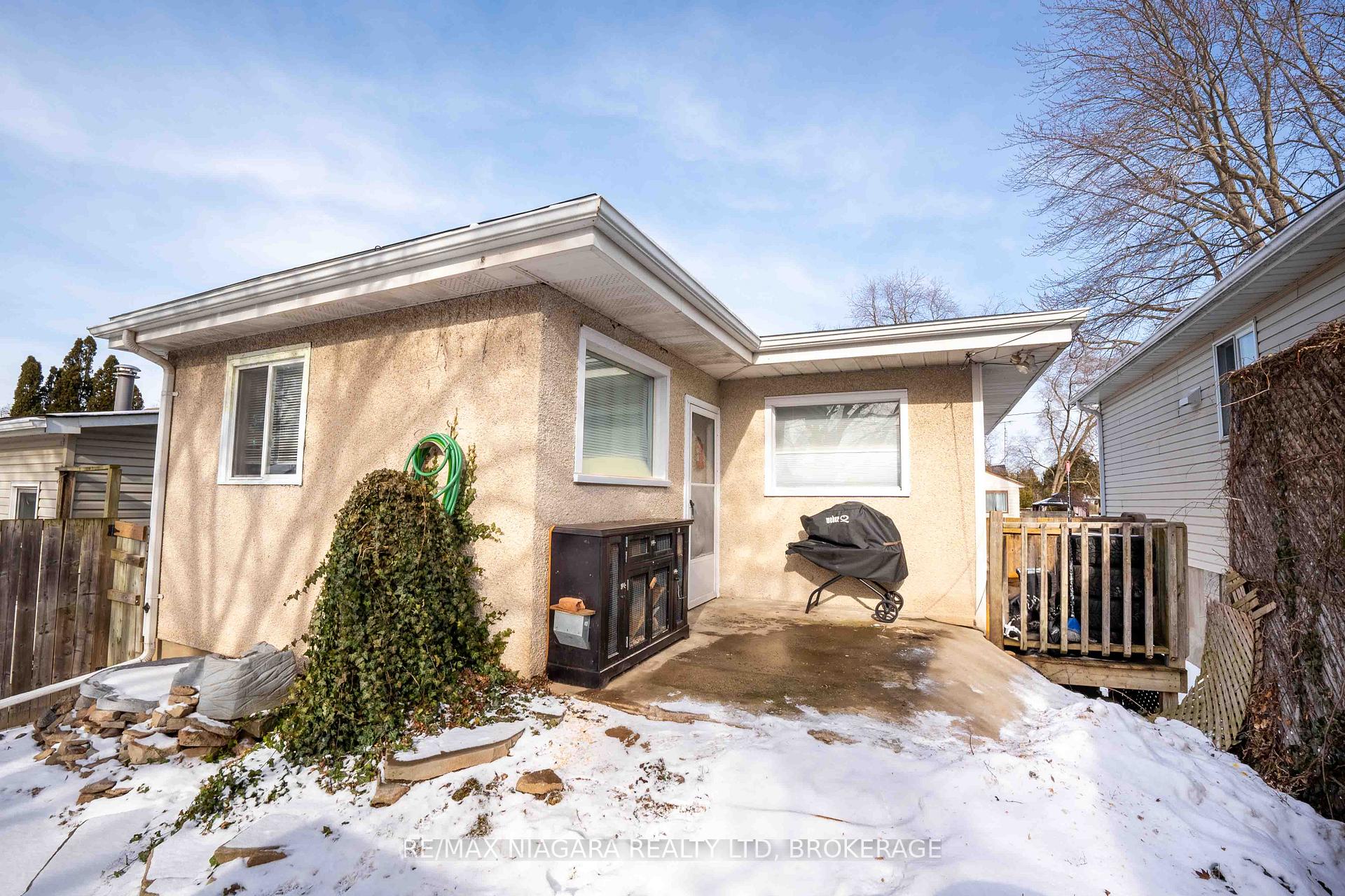 Photo 33 of 34 Durham Drive, St. Catharines, Port Weller — HOMEH