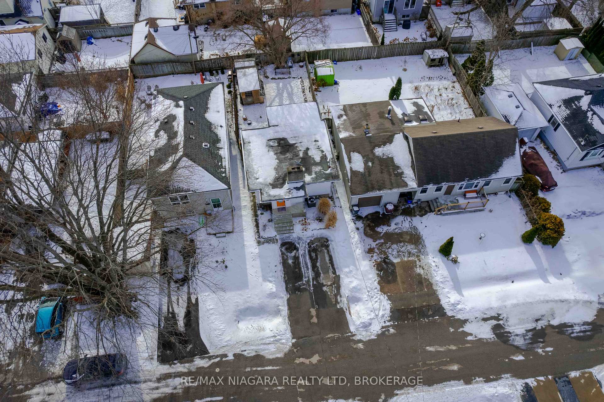 Photo 37 of 34 Durham Drive, St. Catharines, Port Weller — HOMEH
