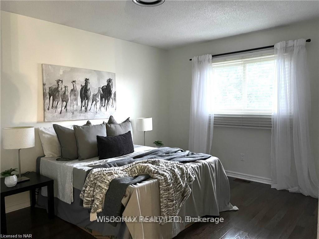 Photo 12 of 61 Barbican Trail, St. Catharines, Burleigh Hill — HOMEH
