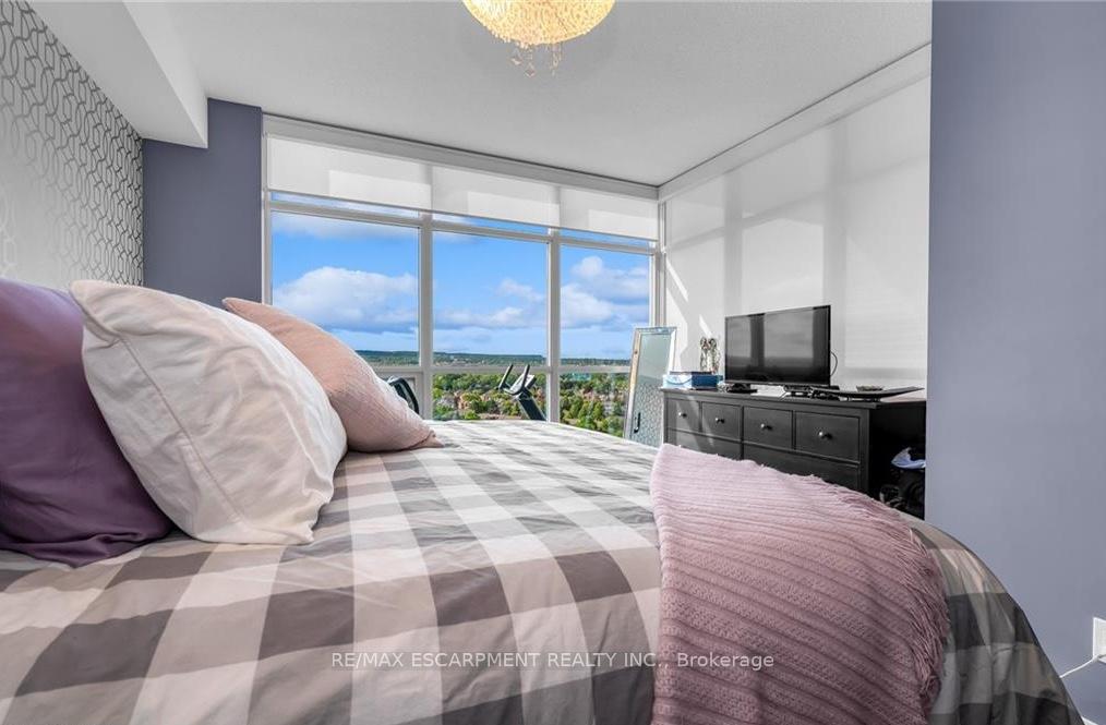 Photo 12 of Unit 1305, 551 Maple Avenue, Burlington, Brant — HOMEH