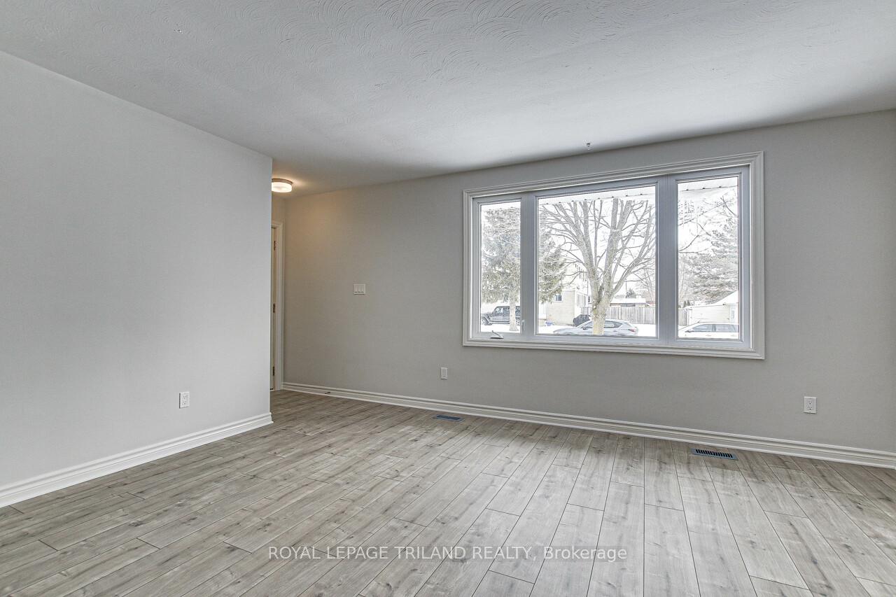 Photo 8 of 5 Vanier Place, St. Thomas — HOMEH
