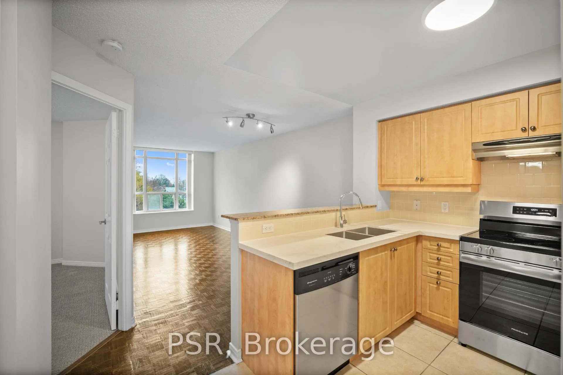Front of Unit 411, 515 Rosewell Avenue