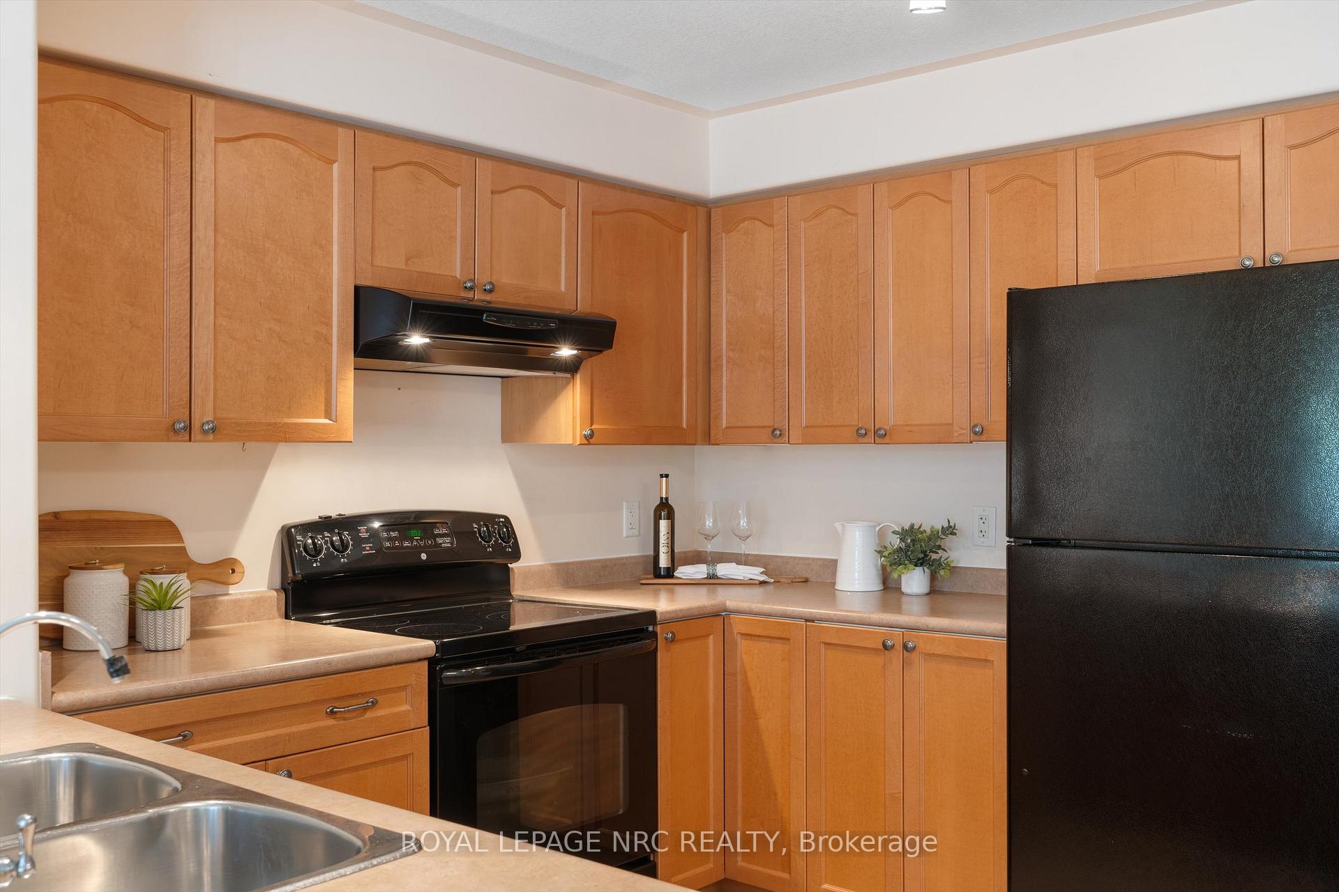 Photo 10 of 4 Avery Crescent, St. Catharines, Oakdale — HOMEH