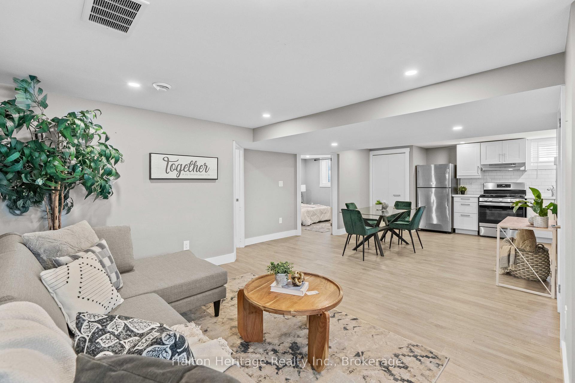 Photo 3 of 39 Wildewood Avenue, Hamilton, Huntington — HOMEH