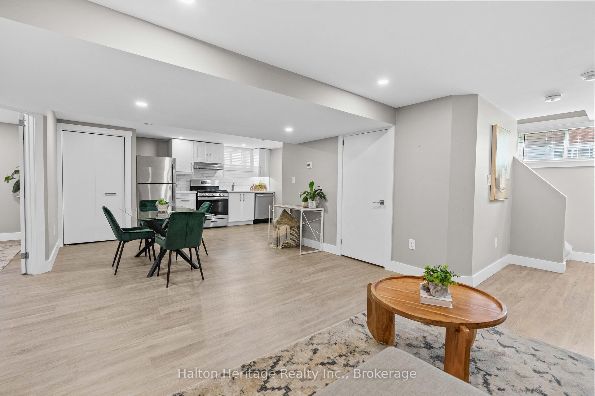 Photo 4 of 39 Wildewood Avenue, Hamilton, Huntington — HOMEH
