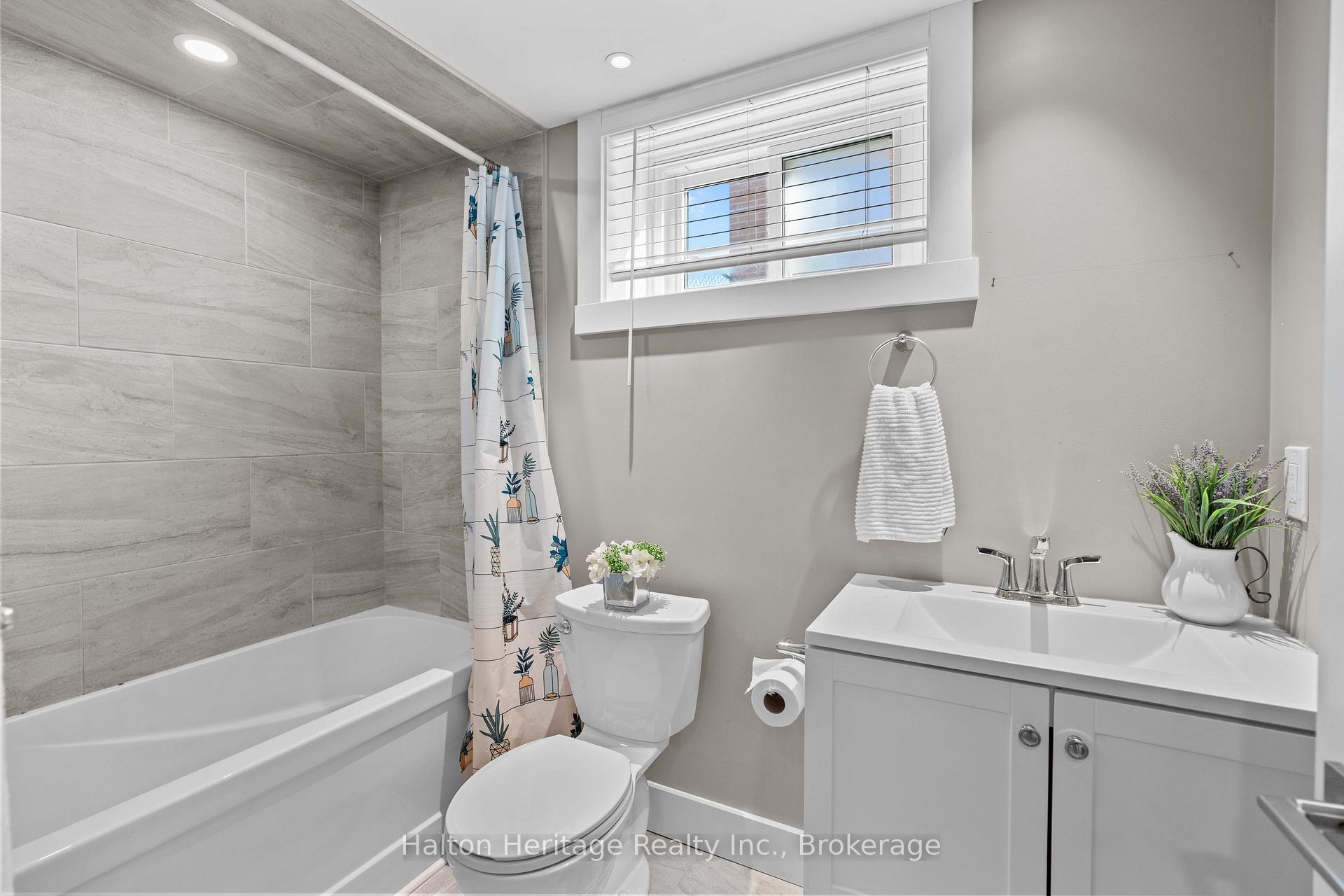 Photo 12 of 39 Wildewood Avenue, Hamilton, Huntington — HOMEH