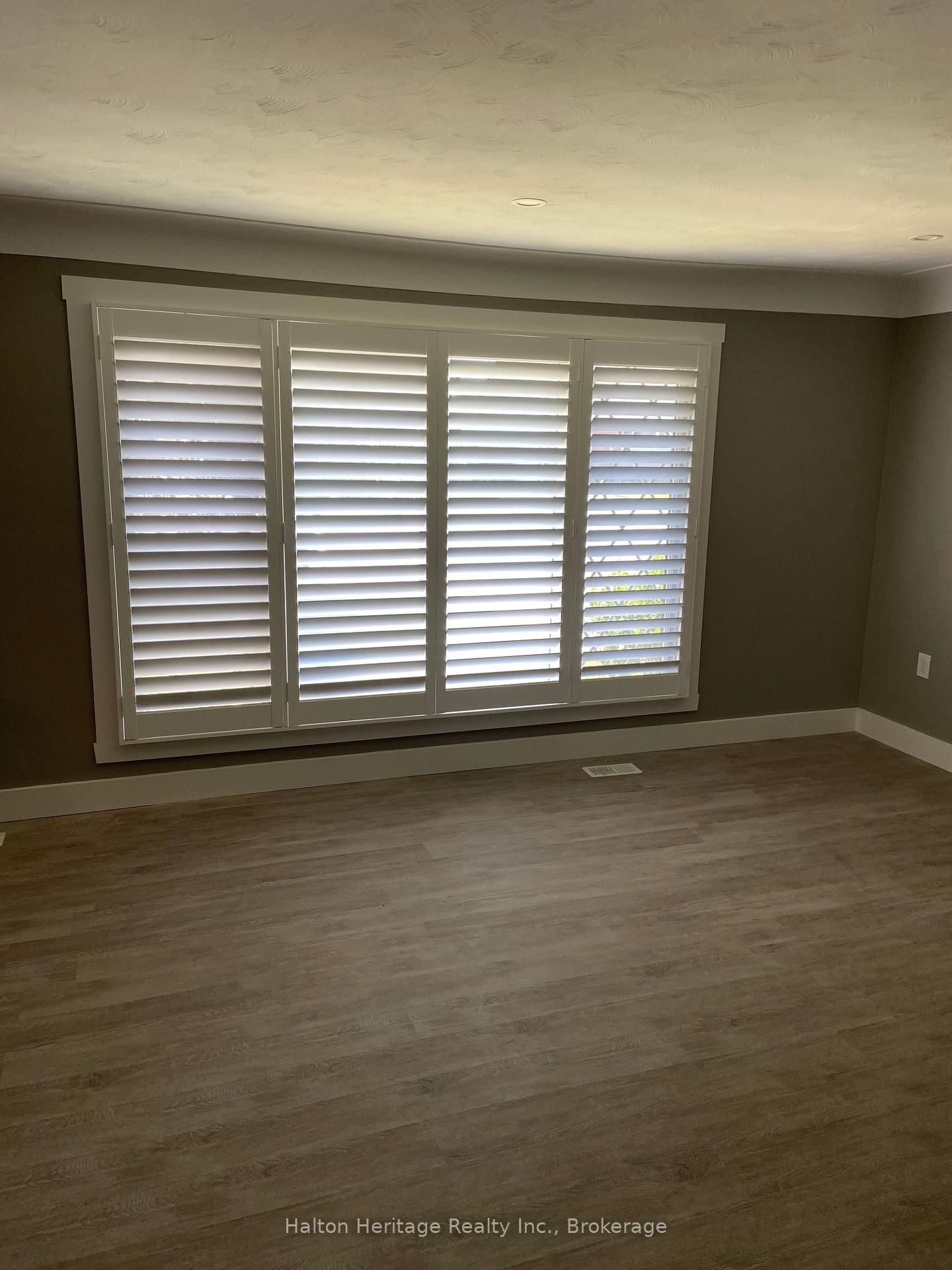 Photo 23 of 39 Wildewood Avenue, Hamilton, Huntington — HOMEH
