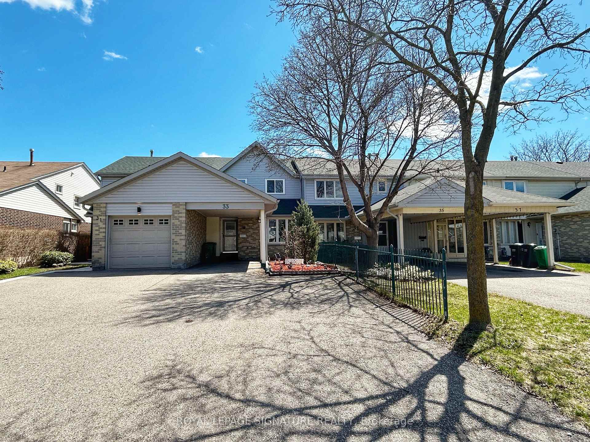Front of 33 Courtleigh Square