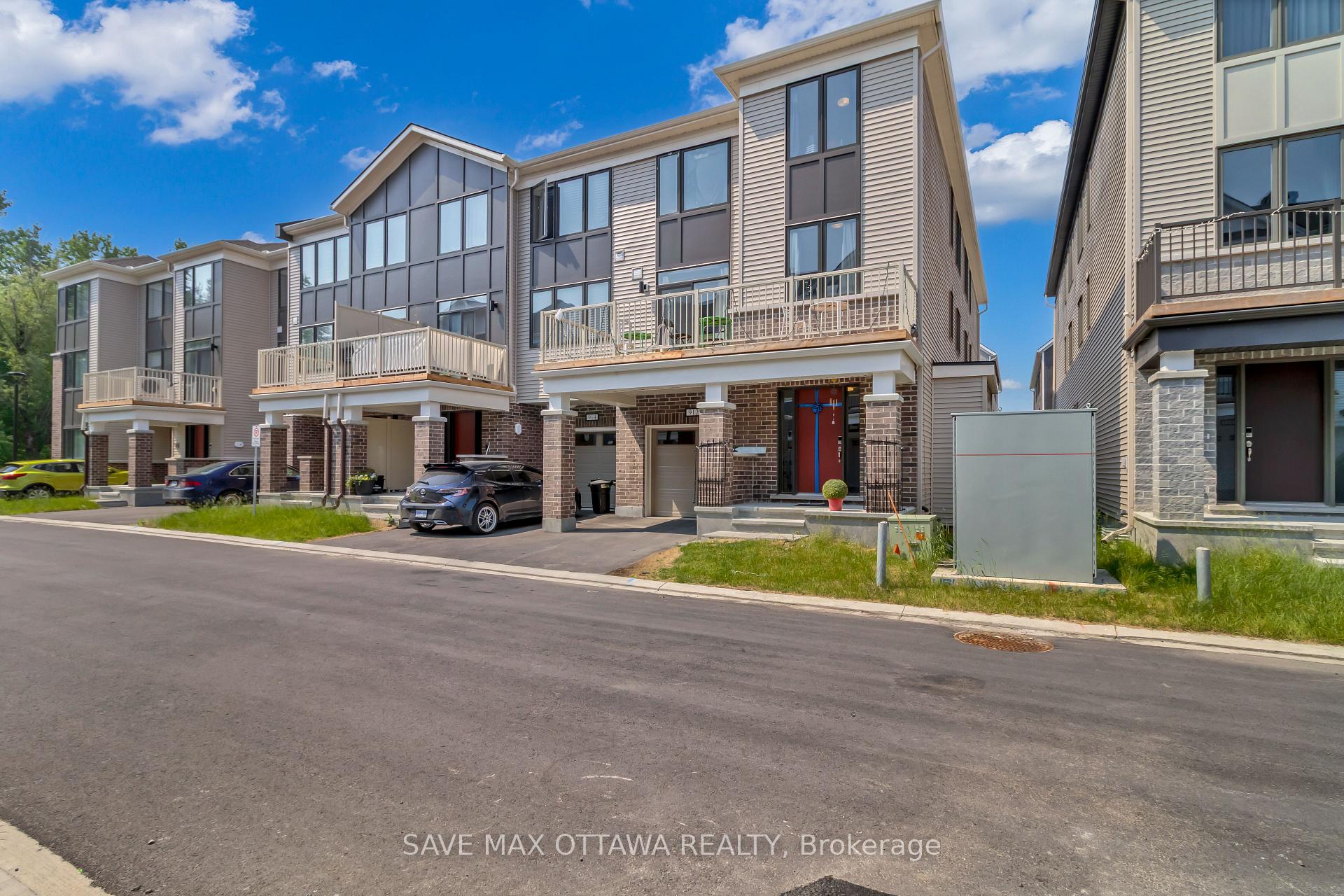 Photo 2 of 912 Nova Private, Ottawa, Barrhaven - Half Moon Bay — HOMEH