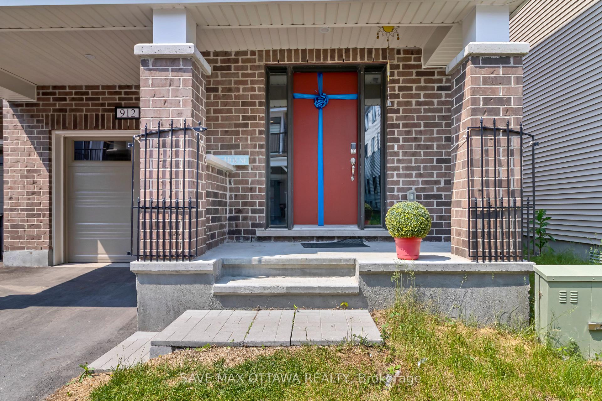 Photo 6 of 912 Nova Private, Ottawa, Barrhaven - Half Moon Bay — HOMEH