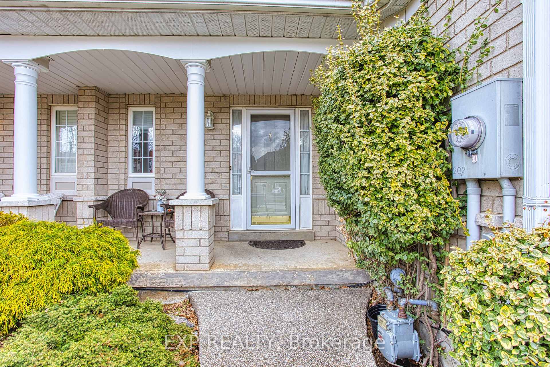 Photo 4 of 35 Stevenson Street, Hamilton, Ancaster — HOMEH
