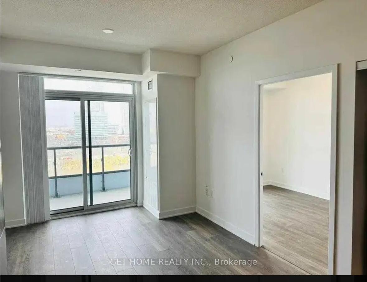 Front of Unit 1515, 10 Honeycrisp Crescent