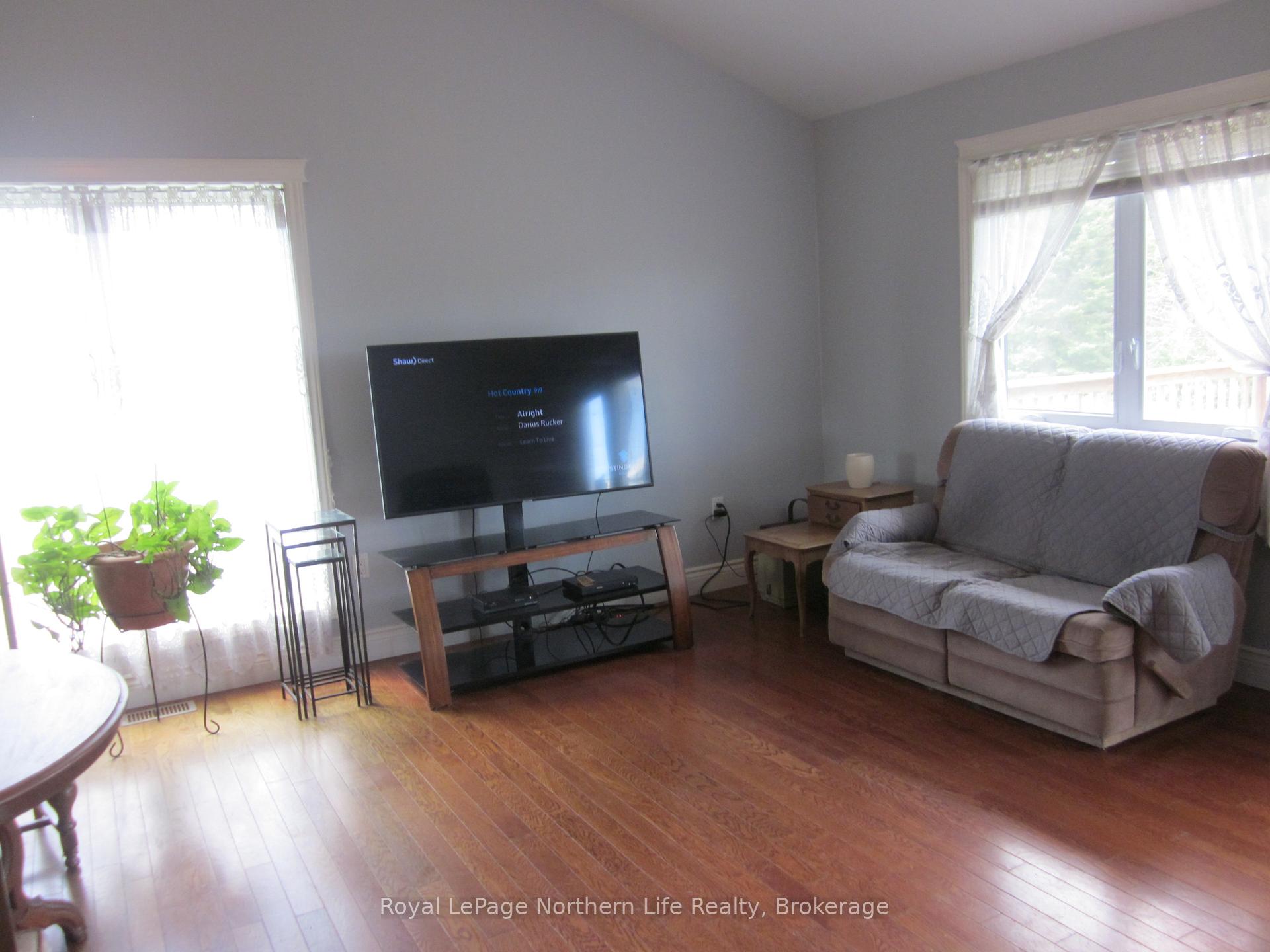 Photo 5 of 2131 Papineau Road E, Papineau-Cameron, Papineau Cameron — HOMEH
