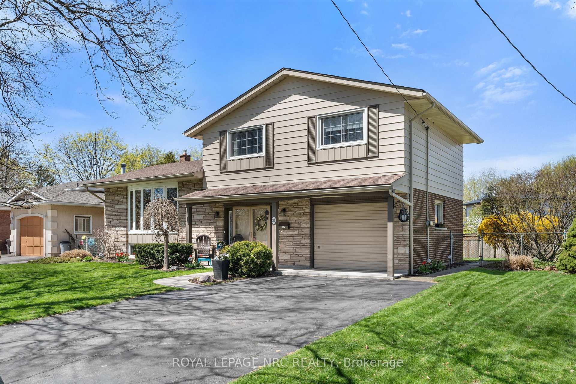 Photo 3 of 34 Crown Street, St. Catharines, Vine/Linwell — HOMEH