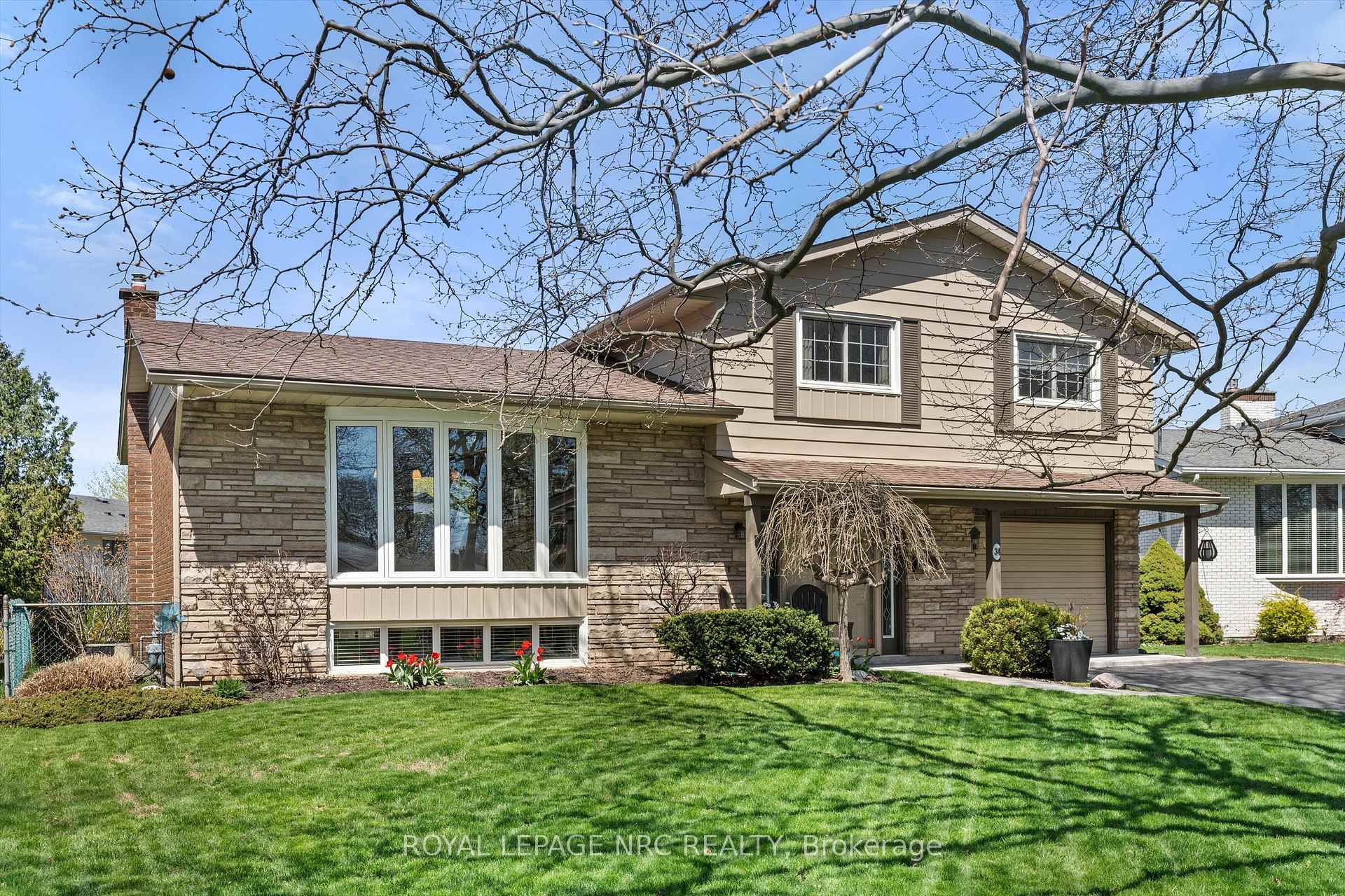 Photo 4 of 34 Crown Street, St. Catharines, Vine/Linwell — HOMEH