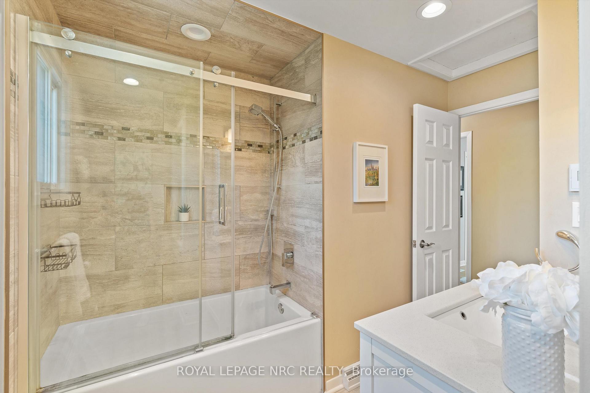 Photo 24 of 34 Crown Street, St. Catharines, Vine/Linwell — HOMEH