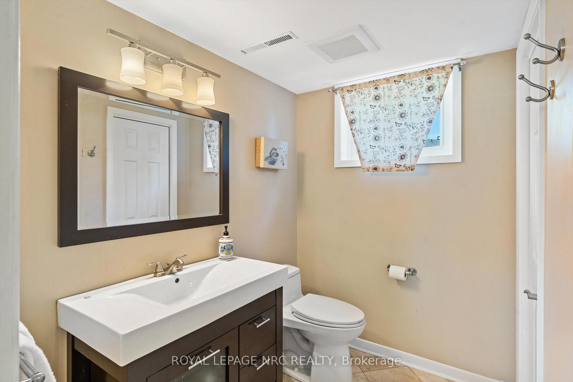 Photo 27 of 34 Crown Street, St. Catharines, Vine/Linwell — HOMEH