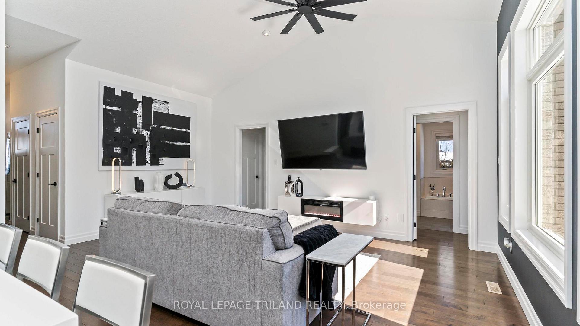 Photo 8 of 36 Deerfield Court, St. Thomas — HOMEH